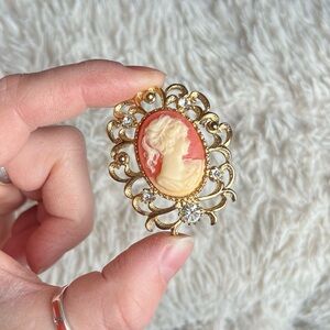 Vintage Cameo Brooch